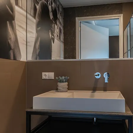 Hotel Central Tilburg Apartments *